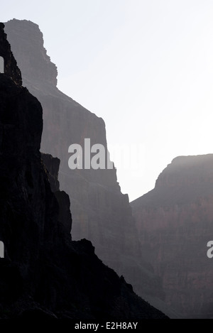 La luce del mattino di colpire le scogliere al Grand Canyon, Arizona. Foto Stock