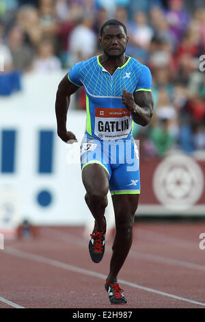 Justin Gatlin DA STATI UNITI D'AMERICA compete per vincere gli uomini 100m gara al Golden Spike meeting di atletica a Ostrava, Repubblica Ceca, Martedì, 17 giugno 2014. (CTK foto/Milano kammermayer) Foto Stock