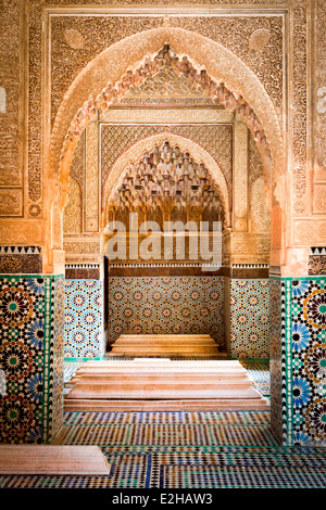 La decorazione della camera di sepoltura di Lalla Messaouda, madre di Ahmed el-Mansour presso le Tombe Saadiane in Marrakech, Marocco. Foto Stock