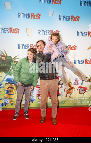 Thomas Ohrner e figlio di Fabian e figlia Pauline a 'Ritter Rost' premiere a Mathäser movie theater. Dove: Monaco di Baviera, Germania Quando: 06 Gen 2013 Foto Stock