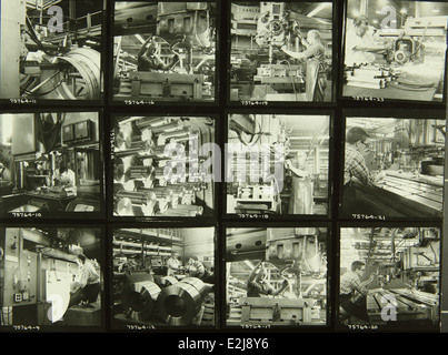 Lo stabilimento Convair/General Dynamics di San Diego, raffigurato in questa immagine, era parte integrante della produzione di aerei militari e civili. La struttura è nota anche per i suoi contributi all'industria aerospaziale e alla storia dell'aviazione. Foto Stock