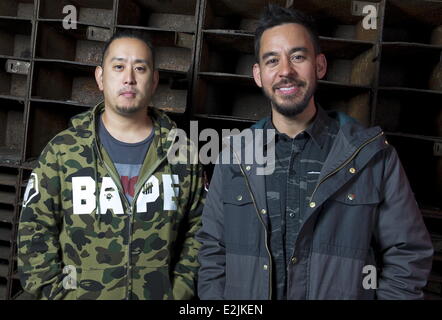 Mike Shinoda e Joe Hahn Mike Shinoda e Joe Hahn presentando il loro nuovo gioco sociale Linkin Park ricaricare al Tresor. Dove: Ber Foto Stock