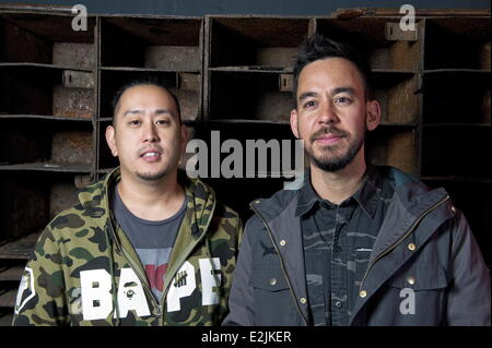 Mike Shinoda e Joe Hahn Mike Shinoda e Joe Hahn presentando il loro nuovo gioco sociale Linkin Park ricaricare al Tresor. Dove: Berlino, Germania Quando: 20 Mar 2013 Foto Stock