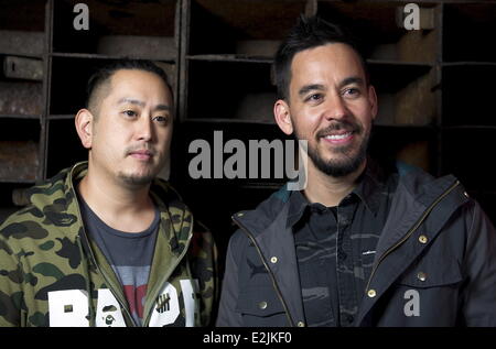 Mike Shinoda e Joe Hahn Mike Shinoda e Joe Hahn presentando il loro nuovo gioco sociale Linkin Park ricaricare al Tresor. Dove: Ber Foto Stock