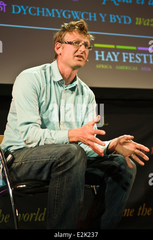 Mark Lynas discutendo il nucleare a Hay Festival 2014. © Jeff Morgan Foto Stock