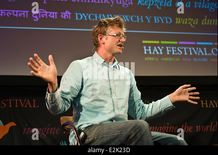 Mark Lynas discutendo il nucleare a Hay Festival 2014. © Jeff Morgan Foto Stock