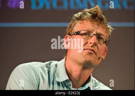 Mark Lynas discutendo il nucleare a Hay Festival 2014. © Jeff Morgan Foto Stock