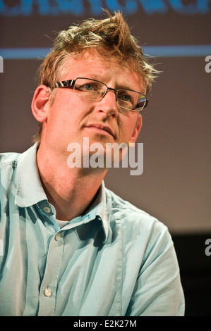 Mark Lynas discutendo il nucleare a Hay Festival 2014. © Jeff Morgan Foto Stock