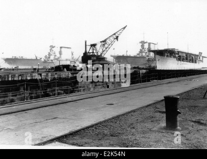 Le CV-1, CV-2 e CV-3 rappresentano portaerei chiave nella storia della Marina degli Stati Uniti, in particolare all'interno della classe Lexington. Queste navi, tra cui la USS Jupiter (AC-3), la USS Langley (AV-3, CV-1), la USS Lexington (CV-2) e la USS Saratoga (CV-3), furono fondamentali per l'aviazione navale. La loro eredità è conservata nel San Diego Air and Space Museum, che offre un approfondimento sulla storia dell'aviazione navale e sulle operazioni marittime militari degli Stati Uniti. Foto Stock