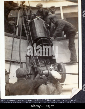 Questa fotografia della collezione al Menasco raffigura Albert Menasco, un importante ingegnere aeronautico, e Art Smith, un pioniere pilota di acrobazie noto per le sue esibizioni aeree. Foto Stock
