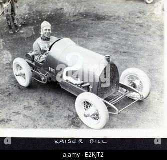 Questa immagine della collezione Albert Menasco and Art Smith cattura un momento dell'epoca d'oro del barnstorming. Entrambi i pionieri furono parte integrante dello sviluppo dei primi voli acrobatici e delle esibizioni aeree nella storia dell'aviazione. Foto Stock