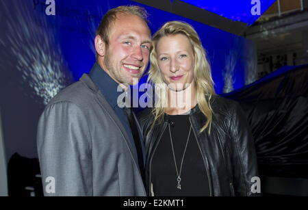 Robert Harting e Julia Fischer al lancio della nuova classe S auto all'Mercedes-Welt Salzuferin Tiergarten. Dove: Berlino, Germania Quando: 13 Giu 2013 Foto Stock