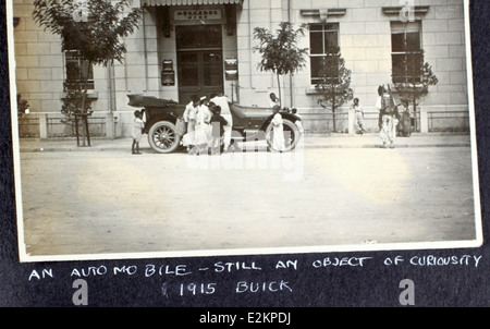 L'immagine dell'album AL-88 cattura un momento dall'epoca barnstorica dell'aviazione, con Albert Menasco, un aviatore pionieristico, e Art Smith. Entrambi erano noti per le loro esibizioni di volo acrobatico all'inizio del XX secolo, che mostravano l'emozionante spettacolo dell'aviazione antica. Foto Stock