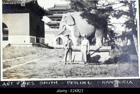 L'immagine di AL-88 dell'album Albert Menasco cattura un momento della storia dell'aviazione, mostrando l'era sconvolgente del volo. Art Smith, un famoso aviatore, e Menasco, un progettista di aerei, contribuirono in modo significativo al progresso dell'aviazione durante questo periodo. Foto Stock