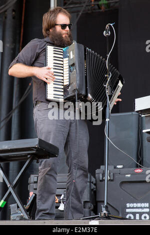 Dover, Delaware, Stati Uniti d'America. Xx Giugno, 2014. JOHNNY KONGOS della banda Kongos suona dal vivo al 2014 Firefly Music Festival di Dover, Delaware Credit: Daniel DeSlover/ZUMAPRESS.com/Alamy Live News Foto Stock