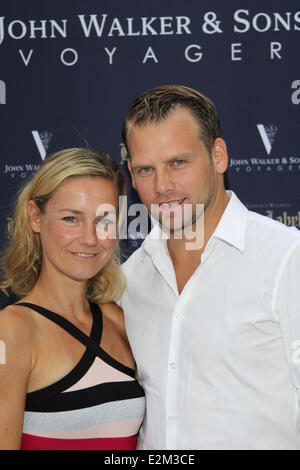 Rhea Harder mit Freund Jörg Vennewald a John Walker & Sons Voyager evento VIP. Dove: Amburgo, Germania Quando: 24 Lug 2013 Foto Stock