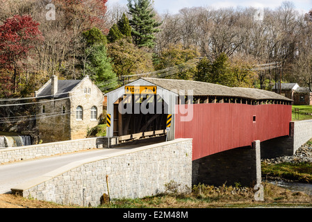 Pineta ponte coperto, Octoraro Creek, Pennsylvania Foto Stock