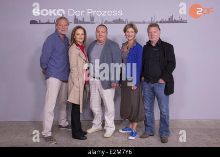 Gerd Silberbauer, Sissy Hoefferer, Udo Kroschwald, Astrid M. Fuenderich, Andreas Schmidt-Schaller a photocall per promuovere una speciale mini serie di ZDF TV criminalità mostra SOKO intitolato SOKO: Der Prozess. Dove: Amburgo, Germania Quando: 19 Ago 2013 Foto Stock