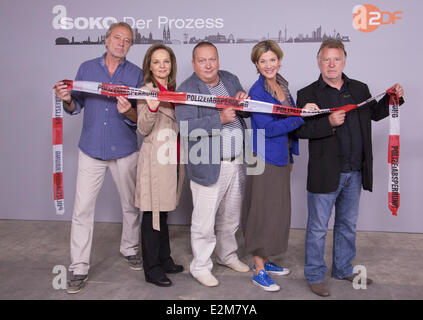 Gerd Silberbauer, Sissy Hoefferer, Udo Kroschwald, Astrid M. Fuenderich, Andreas Schmidt-Schaller a photocall per promuovere una speciale mini serie di ZDF TV criminalità mostra SOKO intitolato SOKO: Der Prozess. Dove: Amburgo, Germania Quando: 19 Ago 2013 Foto Stock