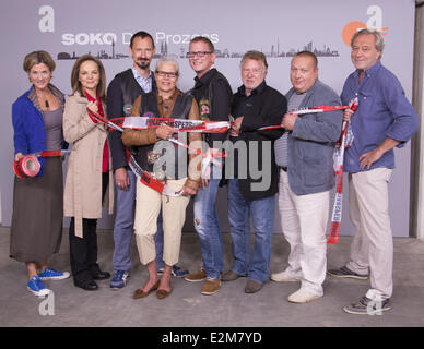 Astrid M. Fuenderich, Sissy Hoefferer, Matthias Pfeifer, Elke Mueller, Axel Laustroer, Andreas Schmidt-Schaller, Udo Kroschwald, Gerd Silberbauer a photocall per promuovere una speciale mini serie di ZDF TV criminalità mostra SOKO intitolato SOKO: Der Prozess. Dove: Amburgo, Germania Quando: 19 Ago 2013 Foto Stock