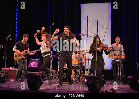 Salvko Bosnjak del Gypsy punk band Bad Buka esegue presso la John F. Kennedy Center per le Arti dello Spettacolo con: Salvko Bosnjak Foto Stock