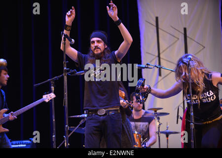 Salvko Bosnjak del Gypsy punk band Bad Buka esegue presso la John F. Kennedy Center per le Arti dello Spettacolo con: Salvko Bosnjak Foto Stock