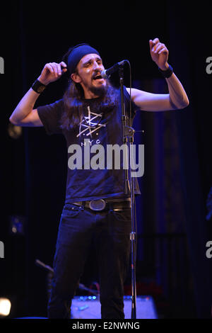 Salvko Bosnjak del Gypsy punk band Bad Buka esegue presso la John F. Kennedy Center per le Arti dello Spettacolo con: Salvko Bosnjak Foto Stock