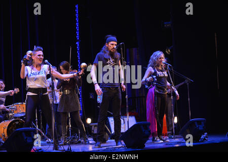 Salvko Bosnjak del Gypsy punk band Bad Buka esegue presso la John F. Kennedy Center per le Arti dello Spettacolo con: Salvko Bosnjak Foto Stock