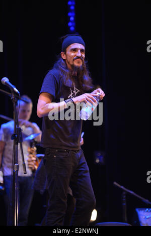 Salvko Bosnjak del Gypsy punk band Bad Buka esegue presso la John F. Kennedy Center per le Arti dello Spettacolo con: Salvko Bosnjak dove: DC di Washington, D.C., Stati Uniti quando: 17 Gen 2013 Foto Stock