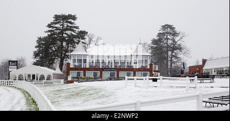 Lingfield Park Racecourse ha dovuto abbandonare tutte le gare di oggi a causa della prima neve pesante caduta di inverno NEL REGNO UNITO CON: Lingfield Park Racecourse dove: Lingfield, Surrey, Regno Unito quando: 18 Gen 2013 Foto Stock