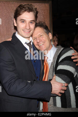 Apertura notturna afterparty per ''tutti i rabbia" tenutosi presso la West Bank Cafe: Seth Numrich,Martin Moran dove: New York City, Stati Uniti quando: 30 Gen 2013 Foto Stock