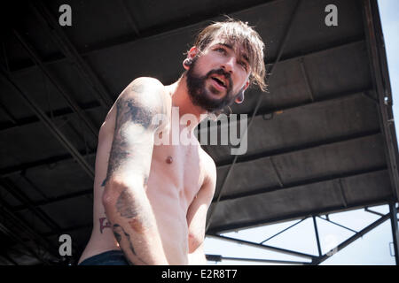 Pomona, CA, Stati Uniti d'America. Xx Giugno, 2014. Michael Bohn di questioni al Vans warped tour. Migliaia di giovani musica alternativa ventole acceso per gli Stati Uniti è solo touring festival, alla sua Los Angeles-area sosta in Pomona, California. Il festival tour prosegue domani a Mountain View, CA, Stati Uniti d'America e le finiture in agosto a Denver, CO, Stati Uniti d'America. Credito: Andie Mills/Alamy Live News Foto Stock