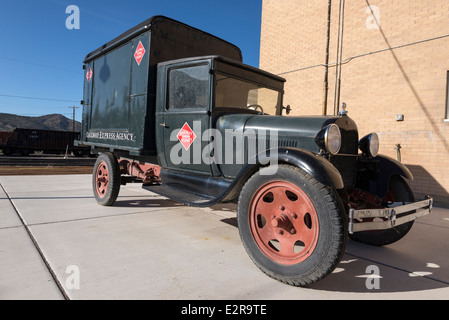 Vintage ferroviaria Agenzia Express carrello presso il deposito del Nevada storica ferrovia settentrionale in Ely, Nevada. Foto Stock