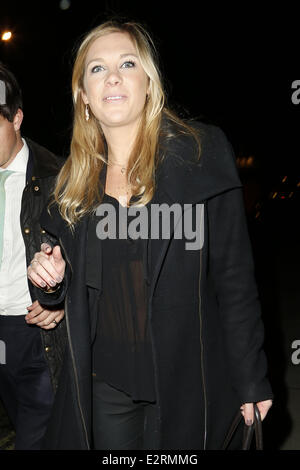 Chelsy Davy e proprietà developer Taylor Williams arrivano al Belgrave Hotel per il marchio di moda Beulah Londra anteprima del suo autunno/inverno 2013 collezione. In una fredda notte di inverni, Chelsy Davy era mostrare un po' di carne e il suo reggiseno, sotto Foto Stock