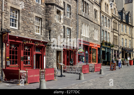 Pub e negozi di Grassmarket Edinburgh Foto Stock