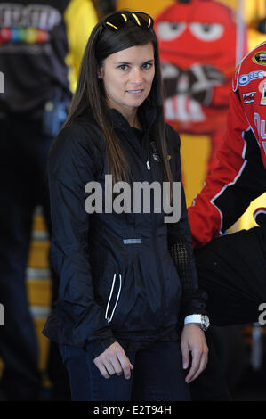 Danica Patrick che divenne la prima donna nella storia di NASCAR per conquistare la pole award per la NASCAR Sprint Cup Series Daytona 500 appare durante la pratica al Daytona International Speedway dotate: Danica Patrick dove: Daytona, Florida, Stati Uniti siamo Foto Stock