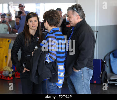 Danica Patrick che divenne la prima donna nella storia di NASCAR per conquistare la pole award per la NASCAR Sprint Cup Series Daytona 500 appare durante la pratica al Daytona International Speedway dotate: Danica Patrick dove: Daytona, Florida, Stati Uniti siamo Foto Stock