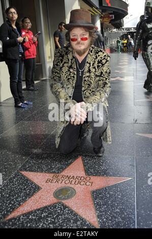 Hollywood Boulevard Festival di Los Angeles Italia cantante Photocoll international Zucchero Fornaciari, e attrice Madalina Ghenea, fidanzata Gerard Butler, in posa di fronte al Teatro Cinese di Hollywood credit NPREMERE/ Non Distribuzione Italia dove: LOS ANGELES , quando: 21 Feb 2013 **Non disponibile per la pubblicazione in Italia** Foto Stock