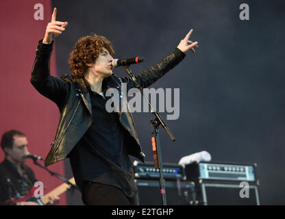 Scheessel, Germania. Xx Giugno, 2014. Luke Pritchard, frontman della band britannica The Kooks esegue presso la Hurricane festival rock in Scheessel, Germania, 20 giugno 2014. 80 bande si esibirà presso il festival fino al 22 giugno. Foto: Alexander Koerner/dpa/Alamy Live News Foto Stock