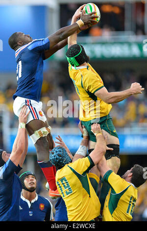 Sydney, Australia. Il 21 giugno, 2014. Castrol Edge Francia Tour. Australia contro la Francia. Francesca Yannick Nyanga in azione durante la terza prova di rugby. Il Wallaby ha battuto la Francia 39-13. Credito: Azione Sport Plus/Alamy Live News Foto Stock