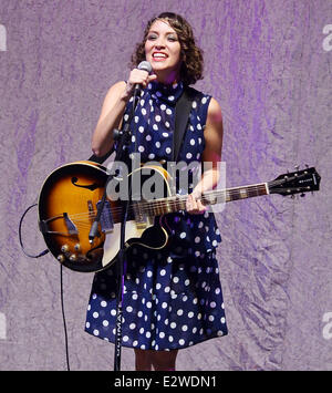 Gaby Moreno compie durante il Ricardo Arjona concerto come parte del "etamorphosis World Tour 2013" presso American Airline Arena offre: Gaby Moreno dove: Miami, Florida, Stati Uniti quando: 09 Mar 2013 Foto Stock