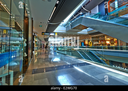 Westfield Stratford City è un centro commerciale a Stratford, Londra, di proprietà del gruppo Westfield. Foto Stock