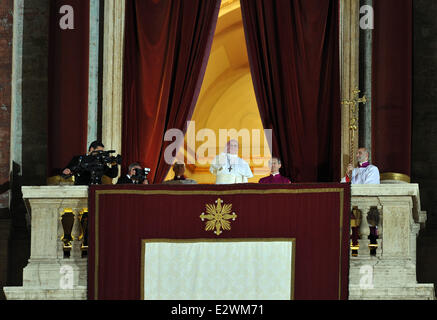 Il Cardinale argentino Jose Mario Bergoglio, Papa Francesco I. (Papa Francesco) viene eletto come nuovo leader della Chiesa cattolica in Piazza San Pietro e Città del Vaticano * CARDINALI CATTOLICA Scegli Jorge Bergoglio come nuovo papa il Cardinale Jorge Mario Bergoglio, th Foto Stock