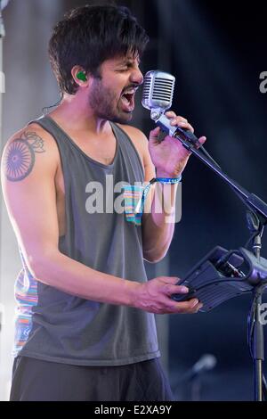 Dover, Delaware, Stati Uniti d'America. Xx Giugno, 2014. Il cantante SAMEER GADHIA della band giovani il gigante si esibisce dal vivo al 2014 Firefly Music Festival di Dover, Delaware Credit: Daniel DeSlover/ZUMAPRESS.com/Alamy Live News Foto Stock