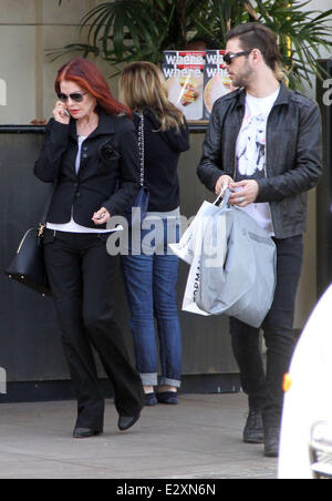 Priscilla Presley fuori e circa al Grove con: Priscilla Presley dove: West Hollywood, Stati Uniti quando: 26 Mar 2013 Foto Stock