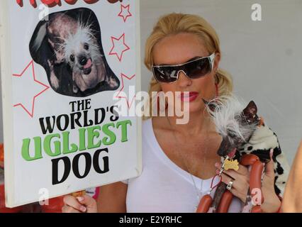 Coco Austin e Jeff Timmons assiste il Mix 94,1 "Pet-A-Palooza' a Sunset Park offre: Coco Austin dove: Las Vegas, Nevada, Stati Uniti quando: 14 Apr 2013 Foto Stock