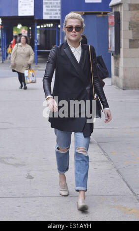 Attrice australiana e modello Rachael Taylor camminare nel West Village offre: Rachael Taylor dove: New York, NY, Stati Uniti quando: 06 Maggio 2013 Foto Stock