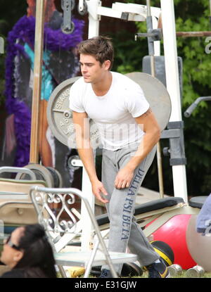 Gli attori sul set di "Townies' dotate di : Zac Efron dove: Los Angeles, California, Stati Uniti quando: 08 Maggio 2013 Foto Stock