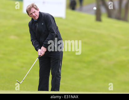 Celebrità competere nella tazza di Celebrity Golf Tournament come parte del Golf Live al Celtic Manor hotel e campo da golf con: Kenny Dalglish dove: Newport, Wales quando: 11 Maggio 2013 Foto Stock