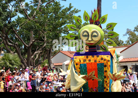 Summer Solstice Parade di Santa Barbara, California, Stati Uniti d'America Foto Stock